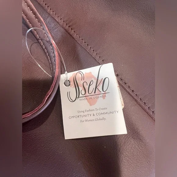 Sseko Safari Bucket bag, wine/merlot color - Picture 5 of 5